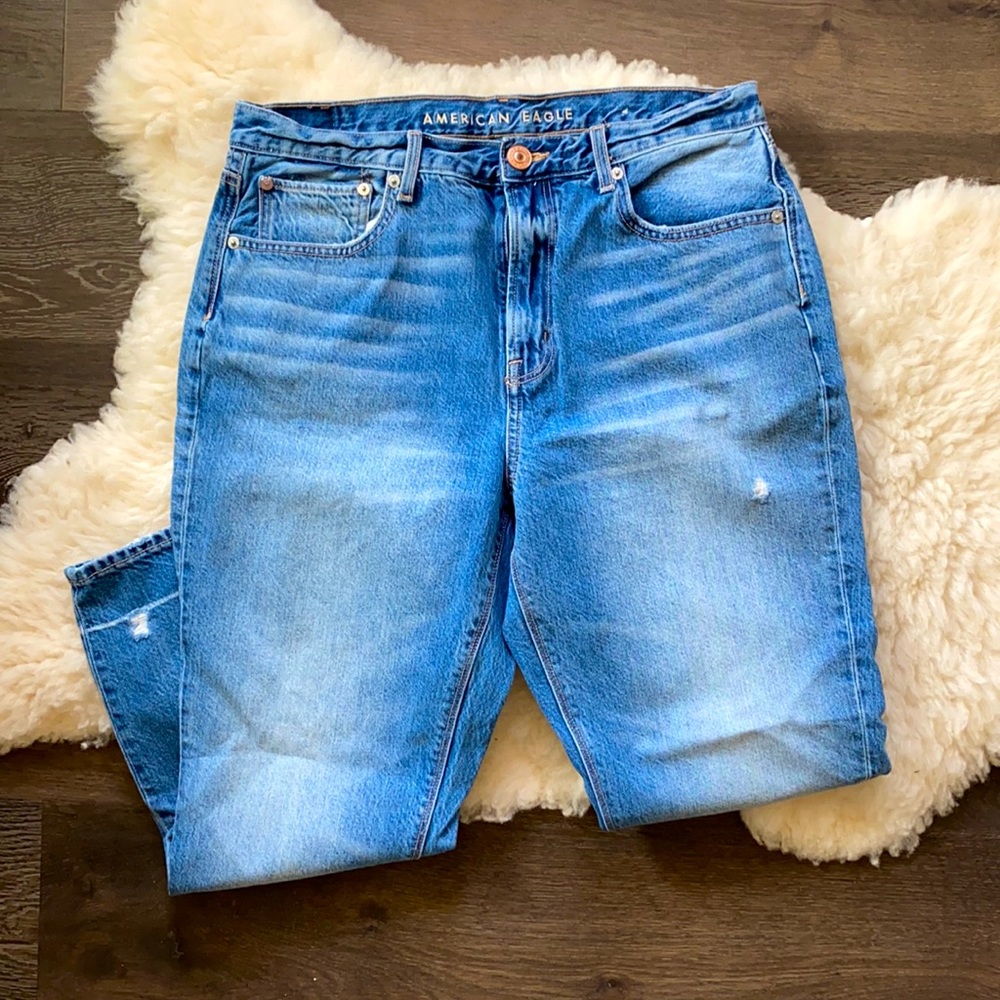 Distressed 90’s Slim Boyfriend Jeans